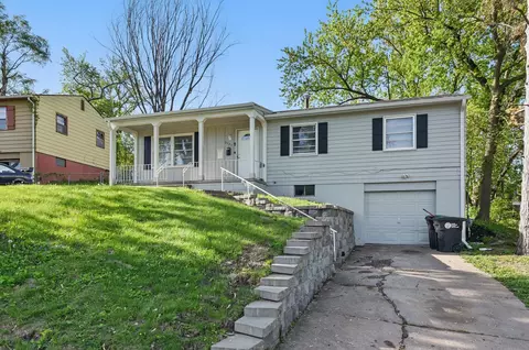 3721 Ernst St, Omaha, NE 68112