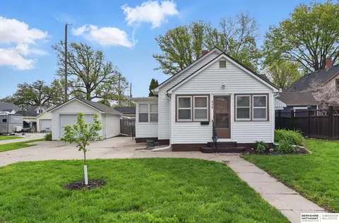 438 S 15th St, Blair, NE 68008