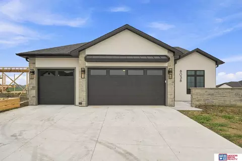 8038 S 43rd St, Lincoln, NE 68516
