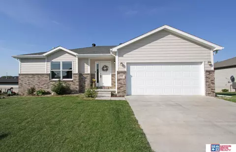 943 Barker Ln, Lincoln, NE 68521
