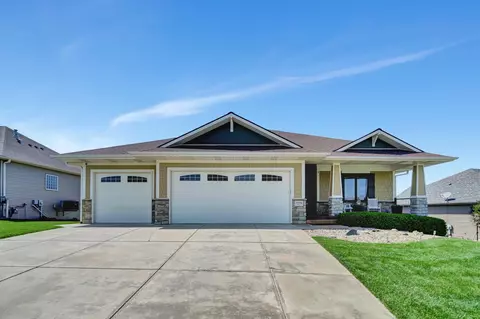 7279 Hidden Valley Dr, Lincoln, NE 68526