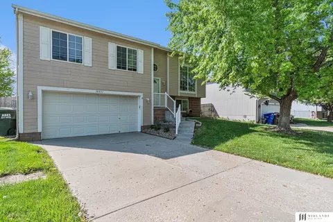 18031 Margo St, Omaha, NE 68136