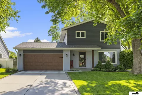 910 Daybreak Dr, Lincoln, NE 68505