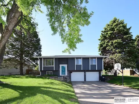 10315 P St, Omaha, NE 68127