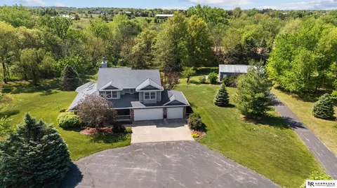 5641 Rebel Dr, Lincoln, NE 68516