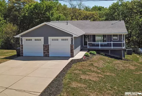 9719 Glen Oval Rd, Plattsmouth, NE 68048