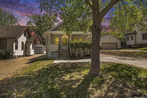 1011 S 48 St, Omaha, NE 68106