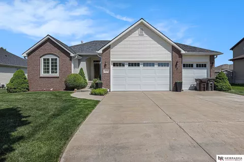 10330 N 151st St, Waverly, NE 68462