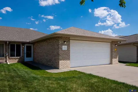 2141 Kingswood Cir, Lincoln, NE 68521