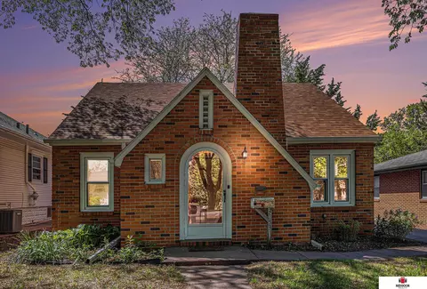 3253 D St, Lincoln, NE 68510