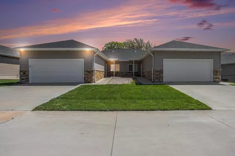 4227 S 40th St, Lincoln, NE 68506
