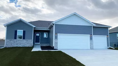 6415 Harvest Dr, Papillion, NE 68157