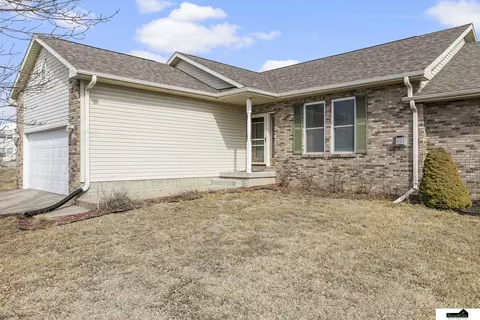 212 N 13th St, Tecumseh, NE 68450