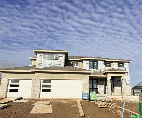 9920 Laramie St, Papillion, NE 68046