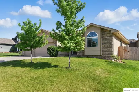 1901 Apollo Ln, Papillion, NE 68133