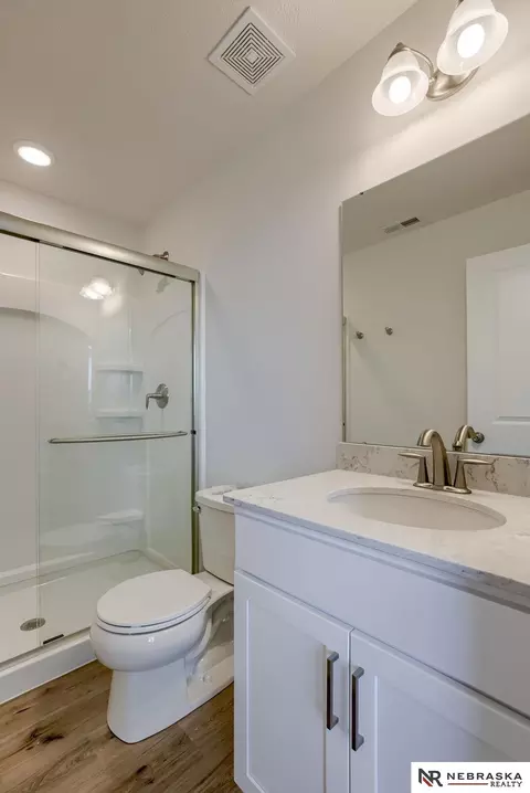 Bath - 4613 Leawood Ct, Papillion, NE 68133 photo 1 of 2