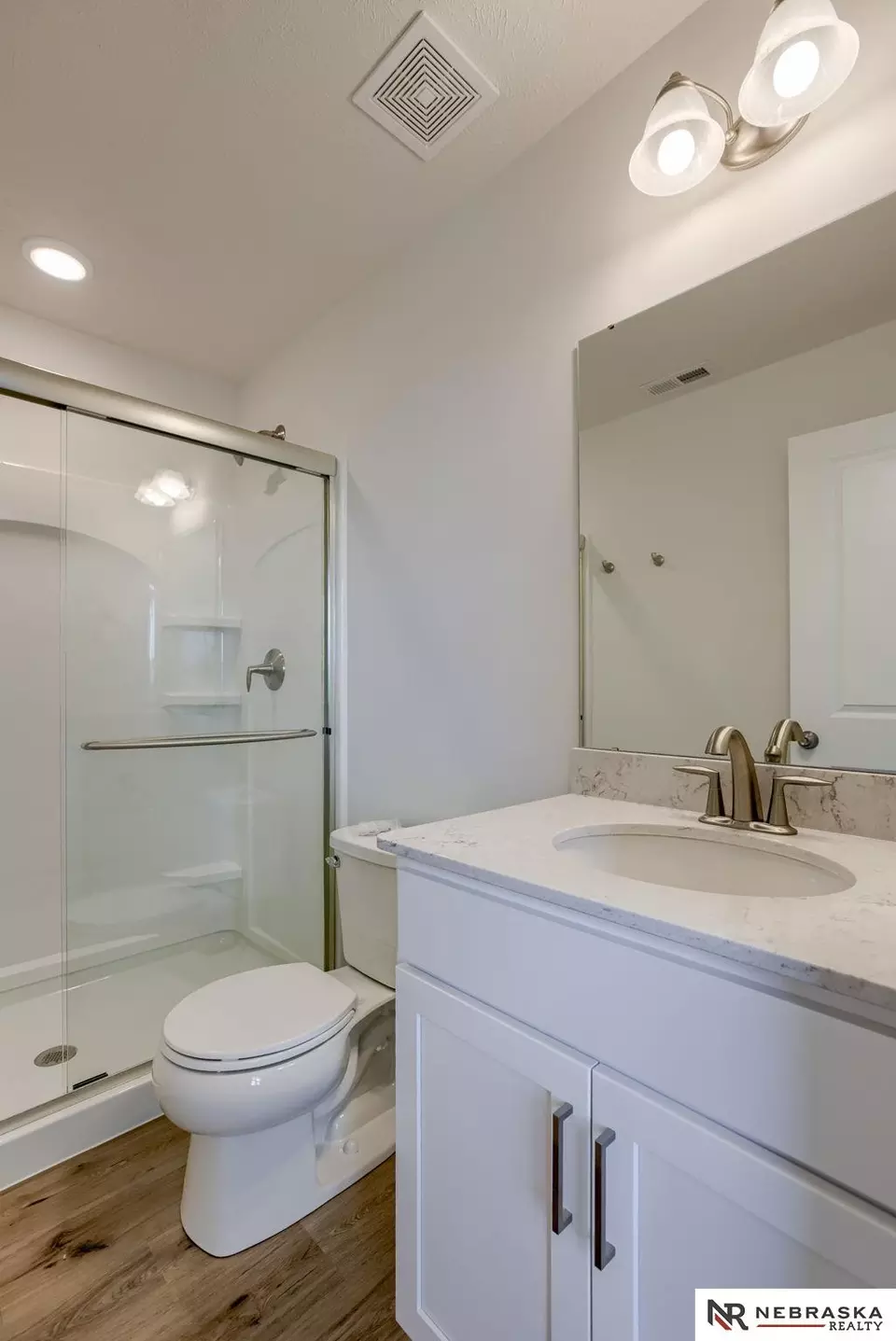 Bath - 4613 Leawood Ct, Papillion, NE 68133 photo 1 of 2