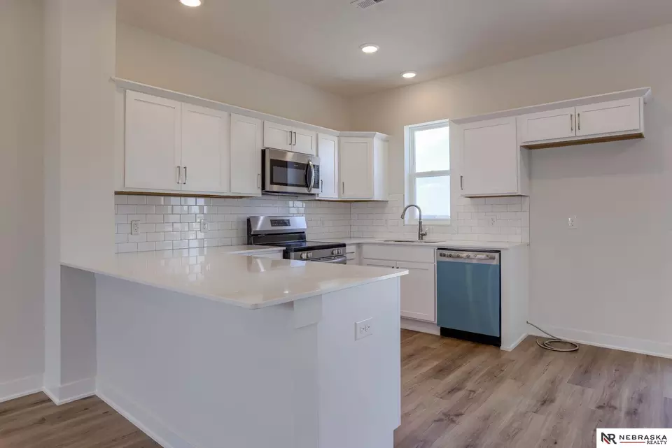 Kitchen - 4613 Leawood Ct, Papillion, NE 68133 photo 1 of 4