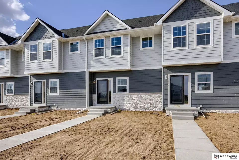 Exterior - 4613 Leawood Ct, Papillion, NE 68133 photo 2 of 3