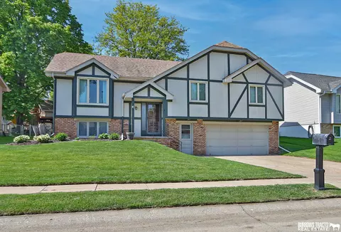 15381 Page St, Omaha, NE 68154