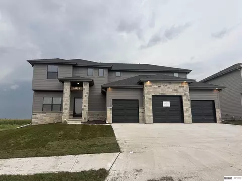 20822 Vernon Ave, Elkhorn, NE 68022