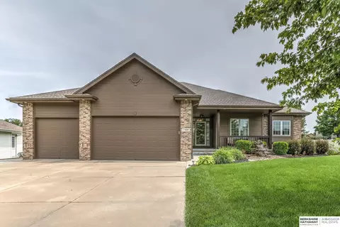 7309 S 196th Cir, Gretna, NE 68028
