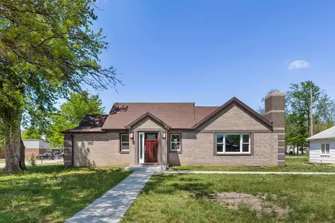 525 3rd St, Murdock, NE 68407
