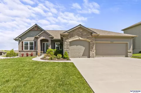 9823 Rosewater Pkwy, Bennington, NE 68007