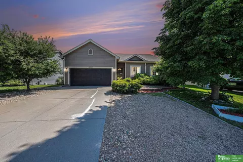 20917 Oak St, Gretna, NE 68028