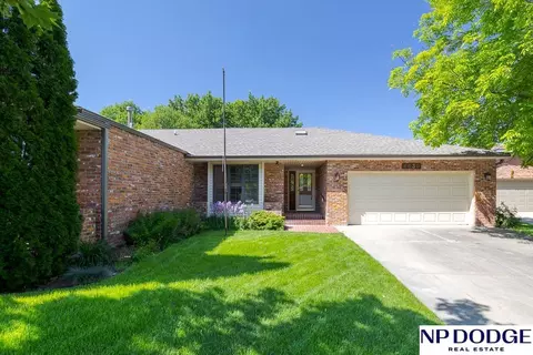 6630 Flint Ridge Rd, Lincoln, NE 68506
