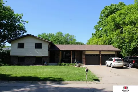 910 W 12th St, Wahoo, NE 68066