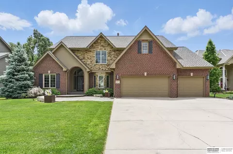 18313 Dupont Cir, Omaha, NE 68130