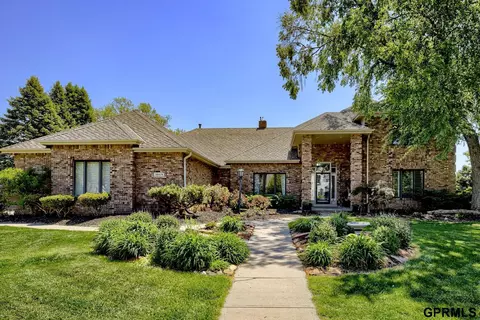 18419 Poppleton Cir, Omaha, NE 68130