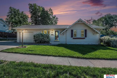 5305 N 62 St, Omaha, NE 68104