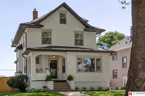 2401 Hanscom Blvd, Omaha, NE 68105