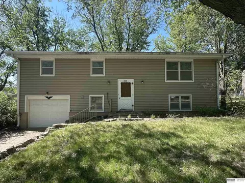 909 G St, Eagle, NE 68347