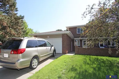 3400 Allendale Dr, Lincoln, NE 68516
