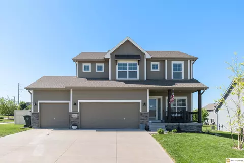 16855 Rose Lane Rd, Omaha, NE 68136