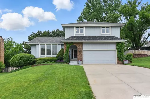 15666 Leavenworth St, Omaha, NE 68118
