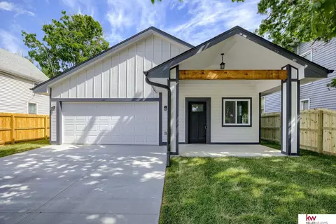 906 5th Ave, Council Bluffs, IA 51501
