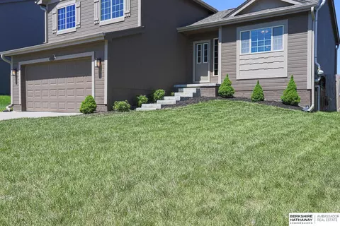 13920 Iowa St, Omaha, NE 68142