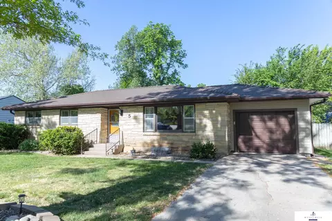 5 Fairview Dr, York, NE 68467