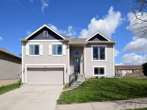 20554 Parker St, Elkhorn, NE 68022
