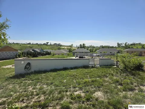 3810 N 215th Cir, Omaha, NE 68022