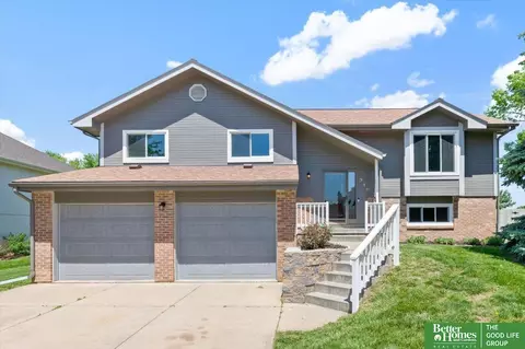 910 Shenandoah Dr, Papillion, NE 68046