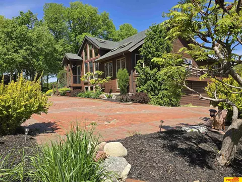 13125 N 73 Plz, Omaha, NE 68122