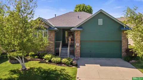 11540 Lakeview Dr, Papillion, NE 68133
