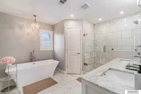 Bath - 5034 Spaulding St, Omaha, NE 68104 photo 1 of 3