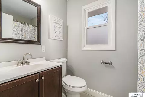 Bath - 5034 Spaulding St, Omaha, NE 68104 photo 2 of 3