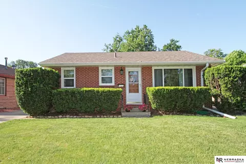 6641 Benton St, Lincoln, NE 68507